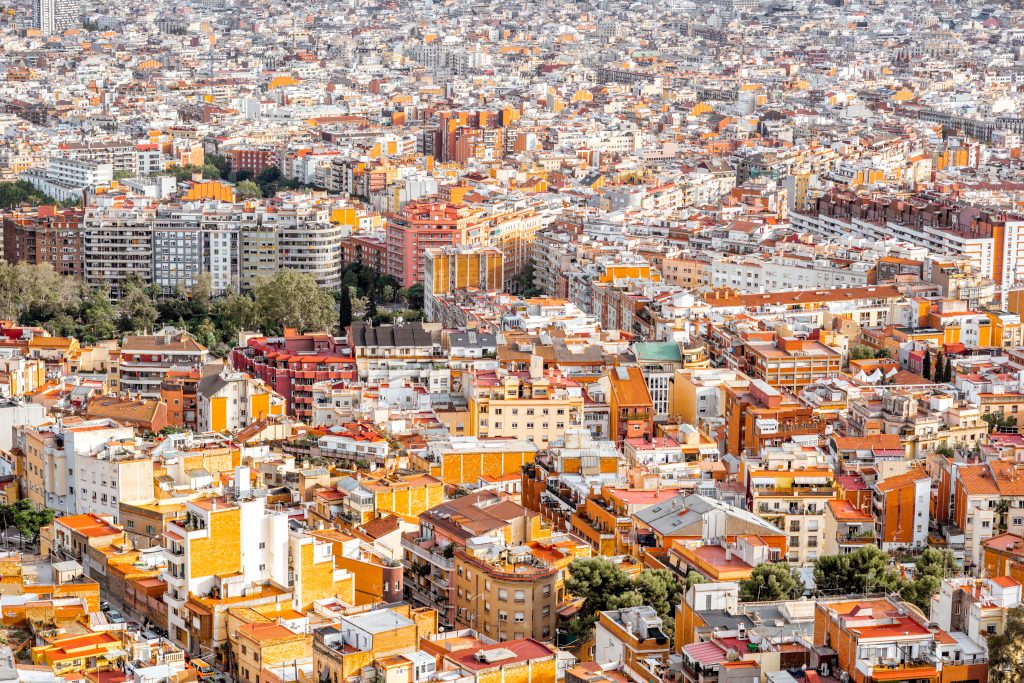 Отношение Местных Жителей к Иммигрантам в Барселоне: Гостеприимство и Поддержка